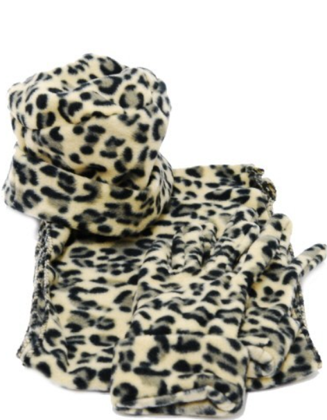 Gloves, hat and scarf set